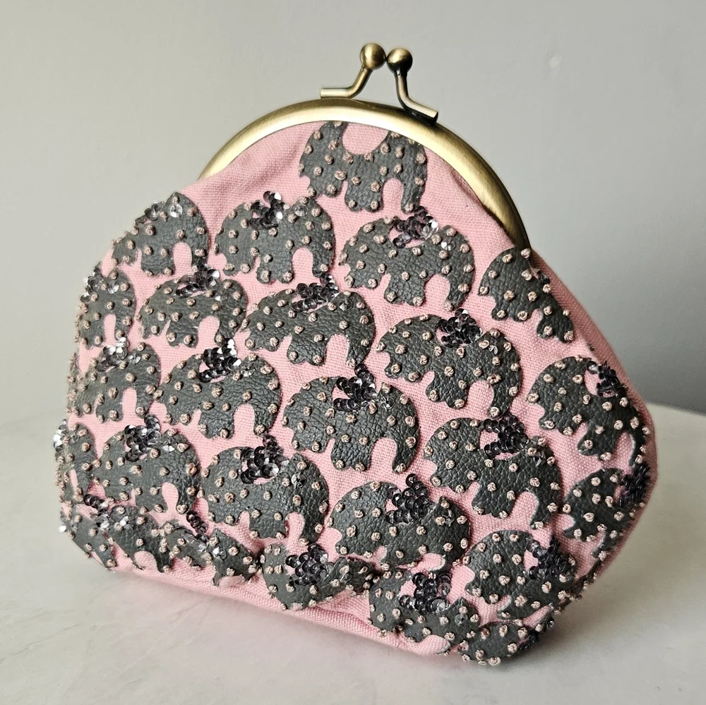 ANTHROPOLOGIE IPA-NIMA Elephant
Kiss Lock Women's Beaded Pink Clutch Wallet - Picture 1 of 14